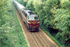 DSB MZ 1411 (type II) with passenger train from Århus heading for Fredericia. Photographed in Fredericia May 1975. The MZ class (type I and II) was purchased from 1967 to 1970 in a number of 26. Only a few of these engines remain in service by DSB - most are now sold to other companies. MZ 1411 was in 2002 sold to Banestyrelsen. Built by NOHAB and Frichs. Dieselelectric. Co'Co'. 2270 kW - 3300 hp. Max speed 143 km/h - 89 mph. Length 20 800 mm. Weight 116,5 metric tonnes.